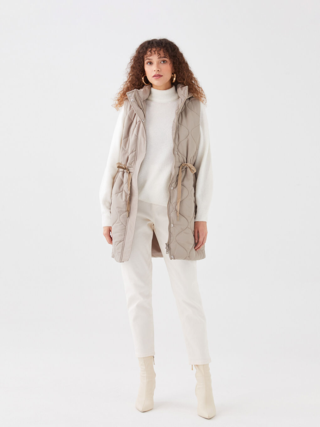 Kahverengi Kapüşonlu Kendinden Desenli Kadın Şişme Yelek-3