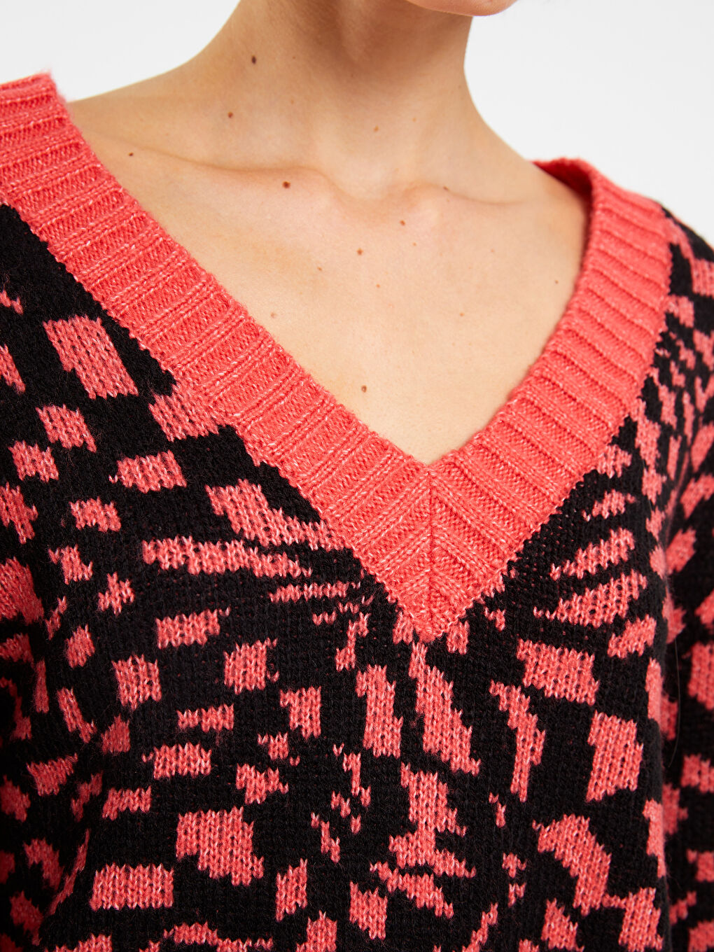 Mercan V Yaka Desenli Uzun Kollu Kadın Triko Kazak-3