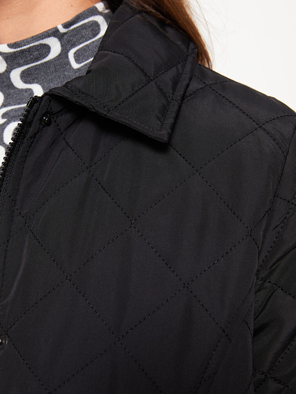 Siyah Gömlek Yaka Kapitone Kadın Şişme Mont-3