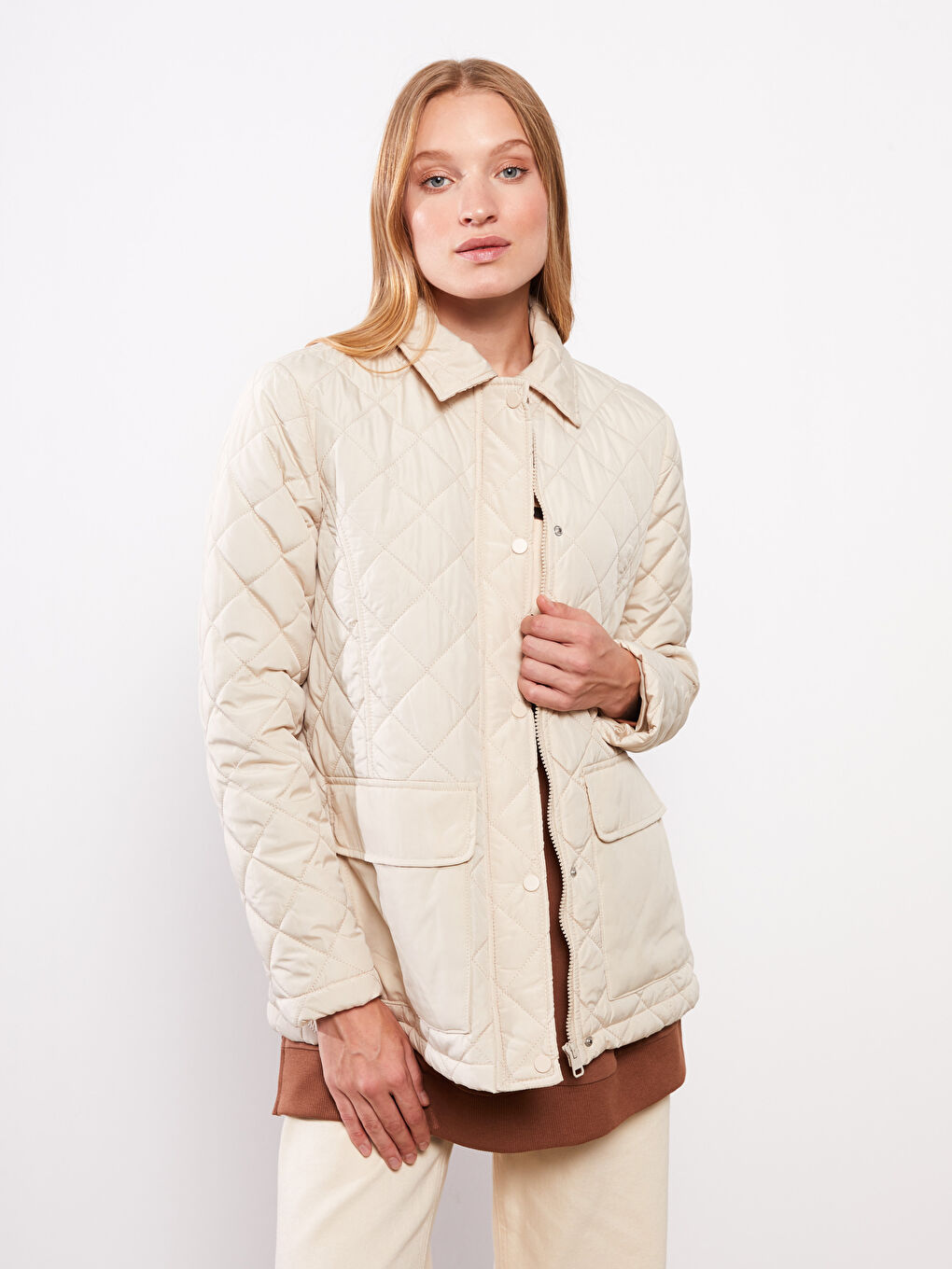 Bej Gömlek Yaka Kapitone Kadın Şişme Mont