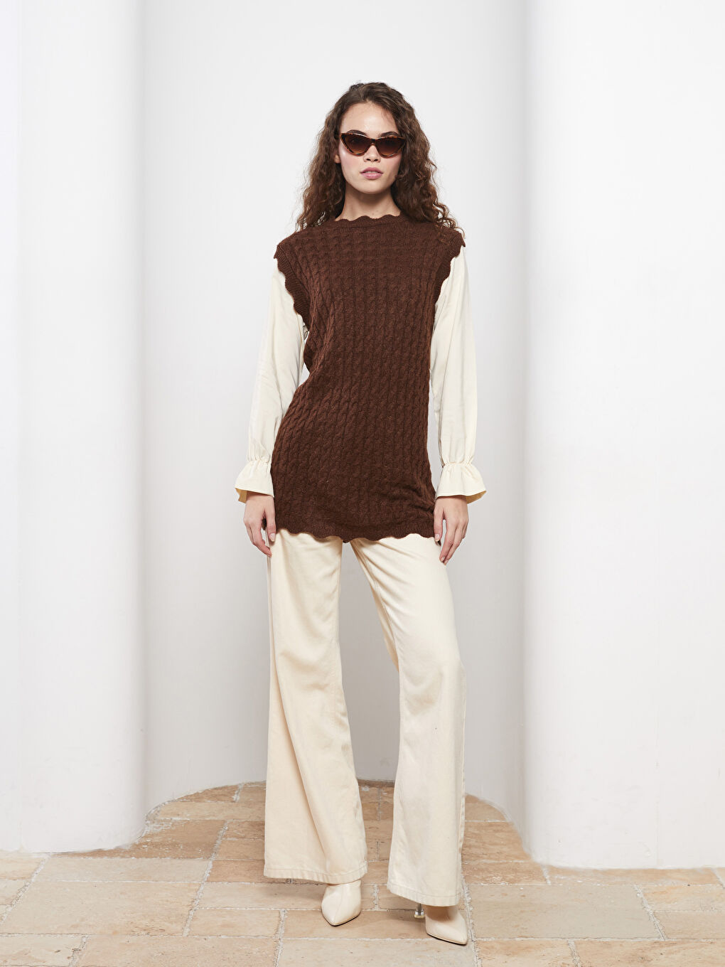 Kahverengi Dik Yaka Kendinden Desenli Uzun Kollu Kadın Triko Tunik