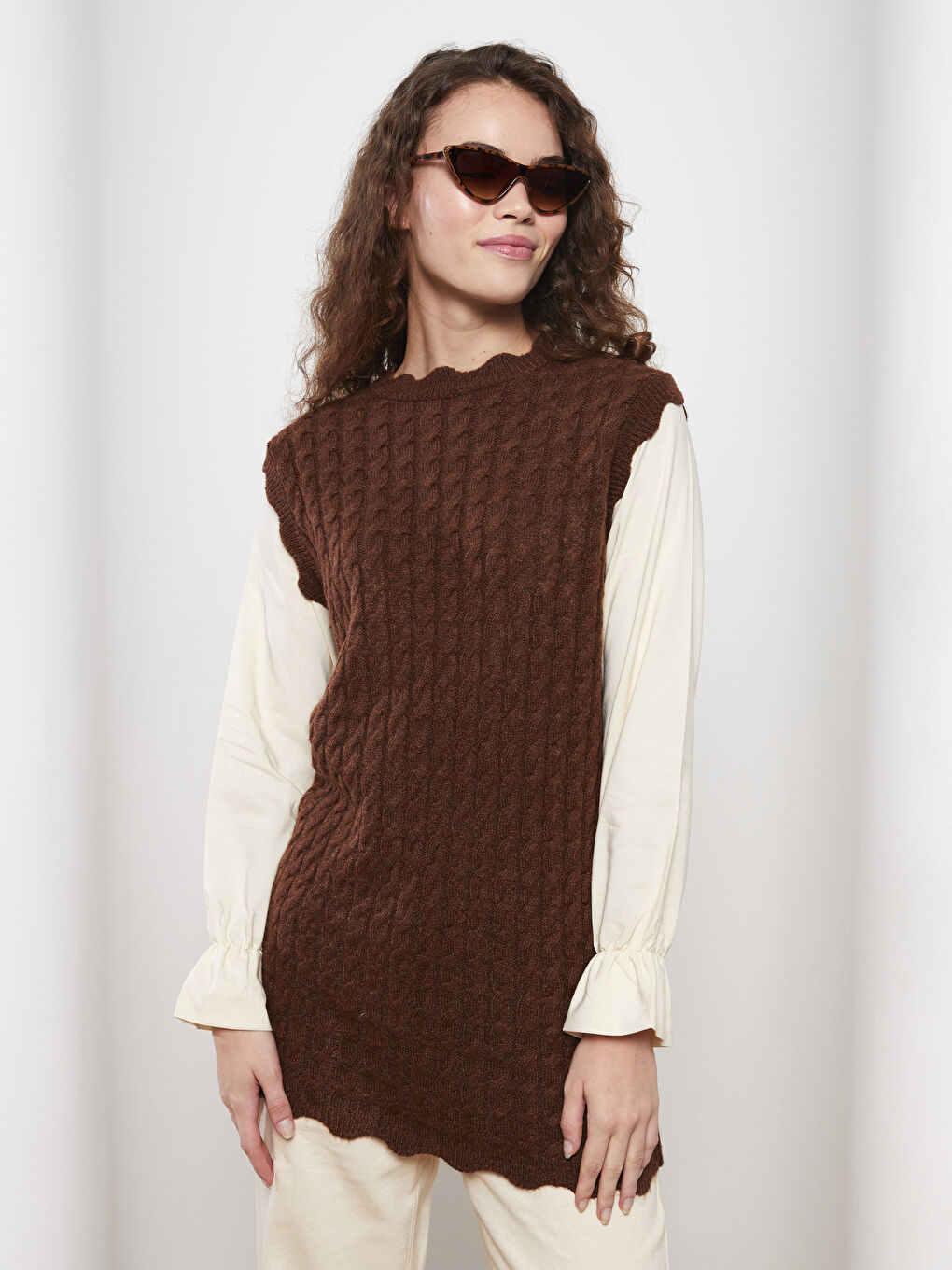 Kahverengi Dik Yaka Kendinden Desenli Uzun Kollu Kadın Triko Tunik-1