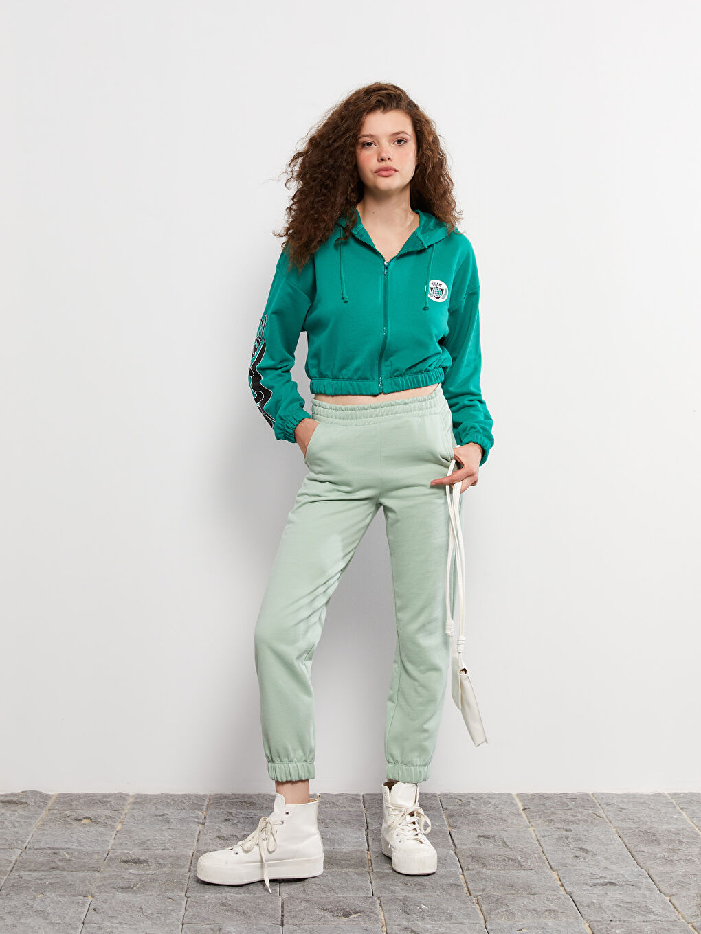 LCW Vision Cardigan de Sport à Capuche Imprimé à Manches Longues pour Femmes -W2CK54Z8-H1N