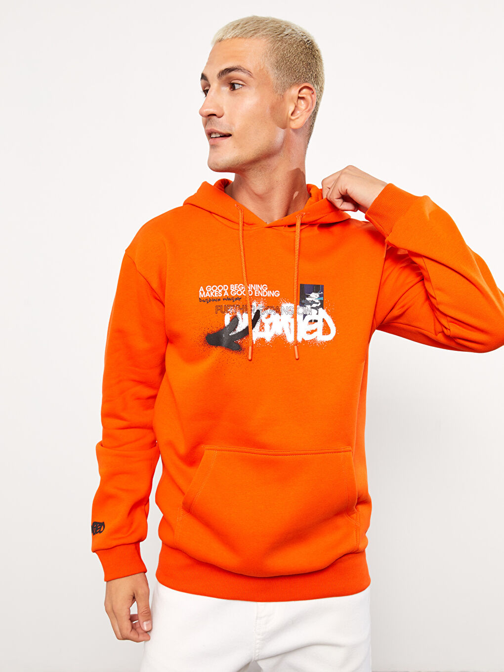 LCW Casual Canlı Turuncu Uzun Kollu Baskılı Erkek Hoodie - 1