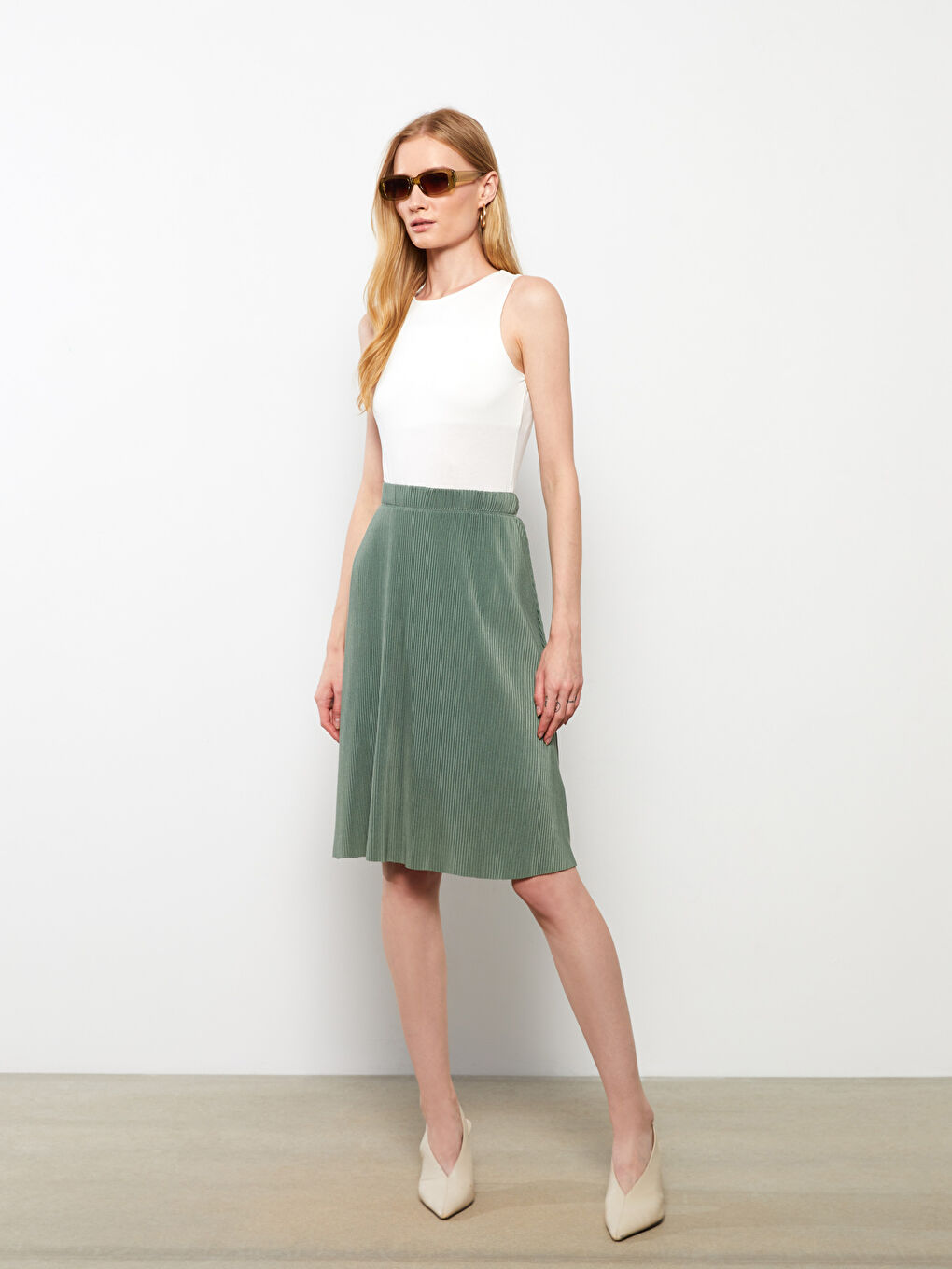 تەنوورەی کەمەر لاستیکی سادە بۆ ژنان