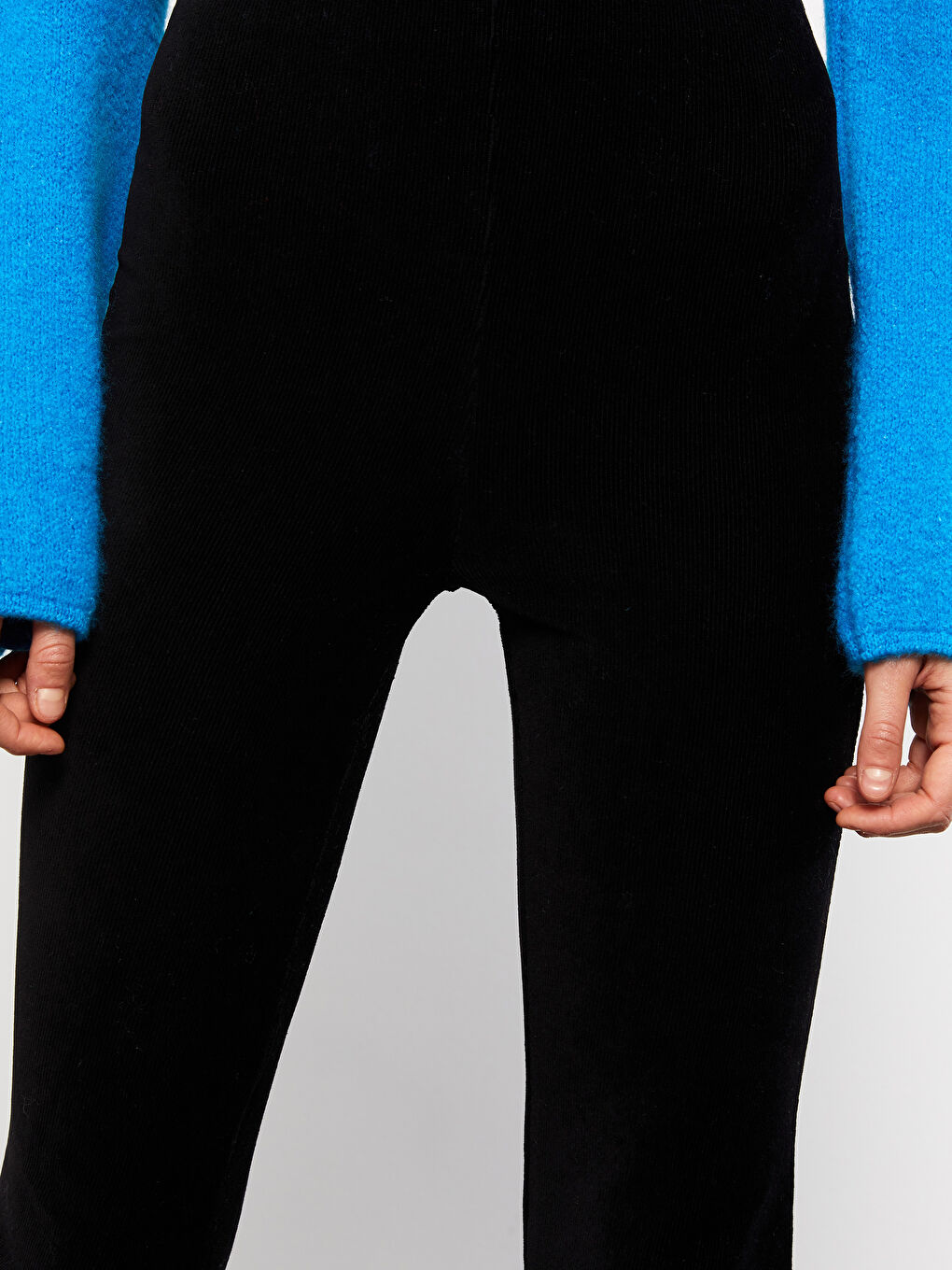 Siyah Standart Fit Düz İspanyol Paça Kadife Kadın Pantolon-2