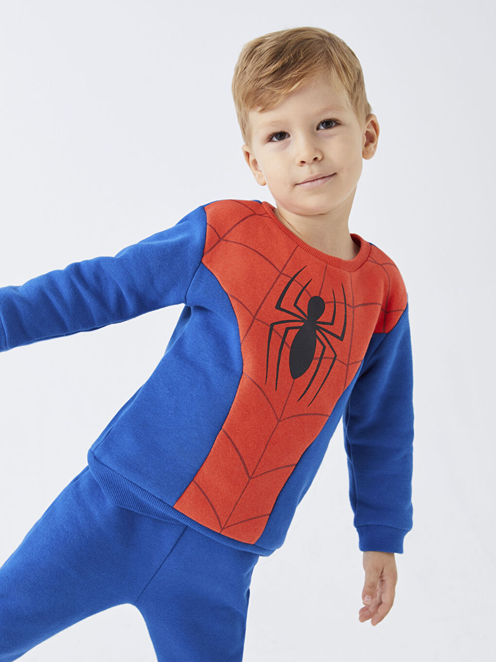 LCW baby Koyu Mavi Bisiklet Yaka Uzun Kollu Spiderman Baskılı Erkek Bebek Sweatshirt ve Eşofman Alt 2'li Takım - 1