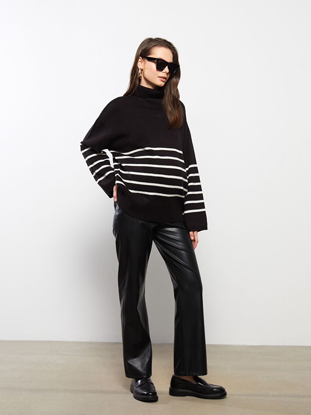 LCWAIKIKI Maternity Turtleneck Striped Long Sleeve Maternity Knitwear Sweater -W2CO80Z8-LEG