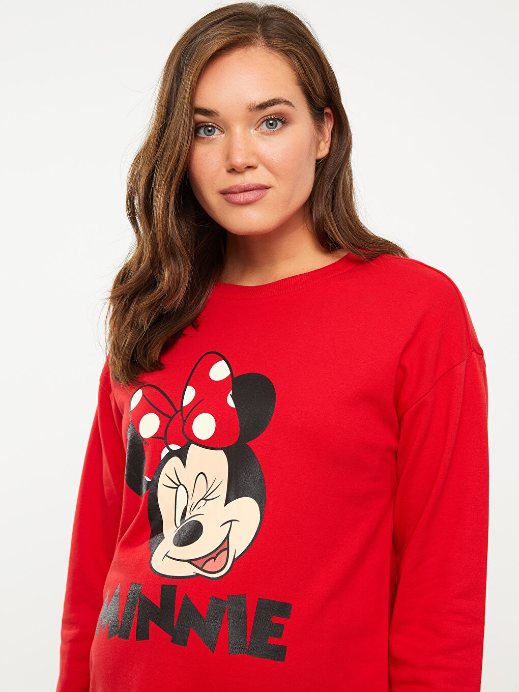 LCWAIKIKI Maternity Canlı Kırmızı Bisiklet Yaka Minnie Mouse Baskılı Uzun Kollu Hamile Sweatshirt - 2