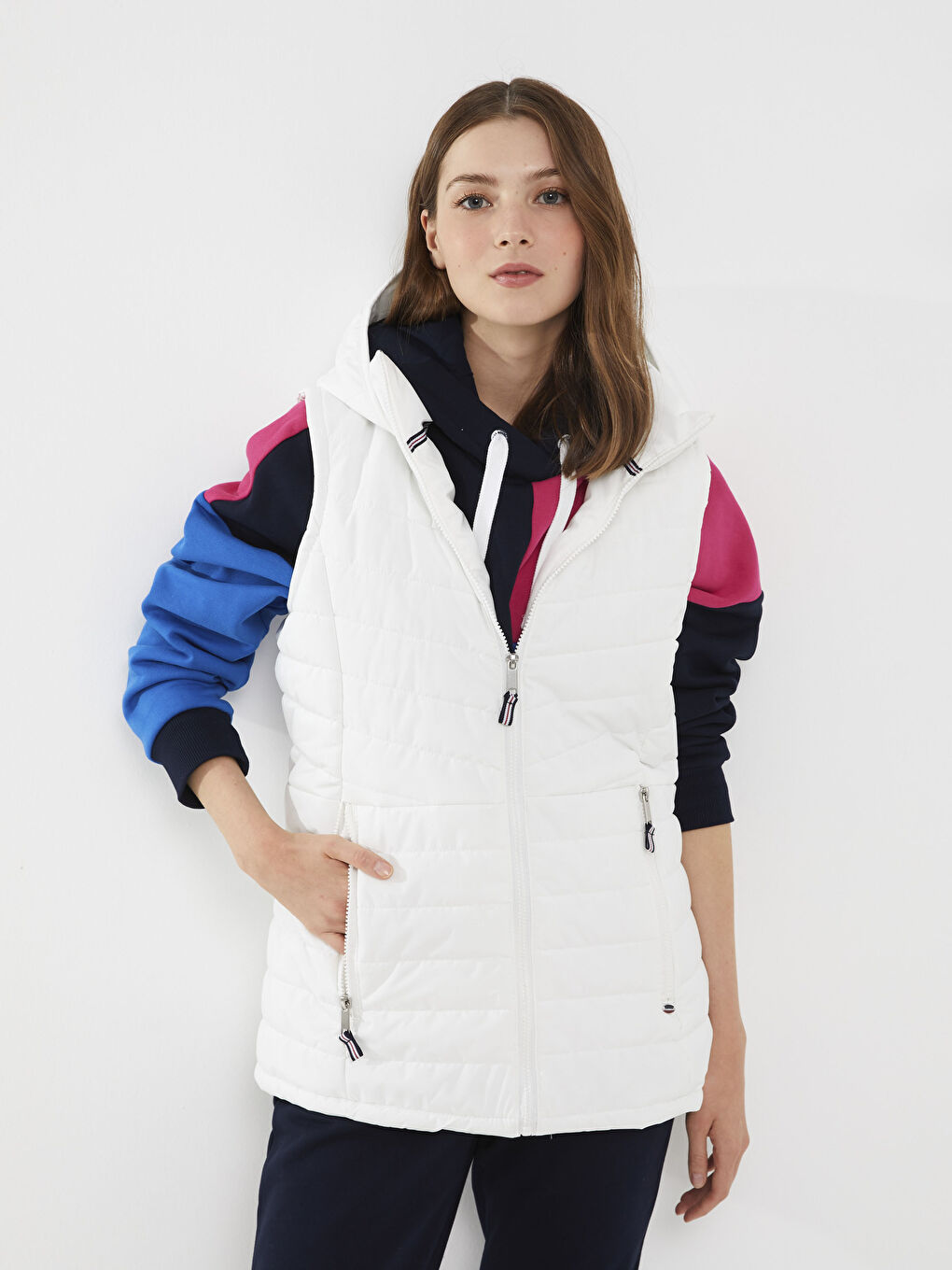 Ekru Kadın Kapüşonlu Düz Şişme Yelek