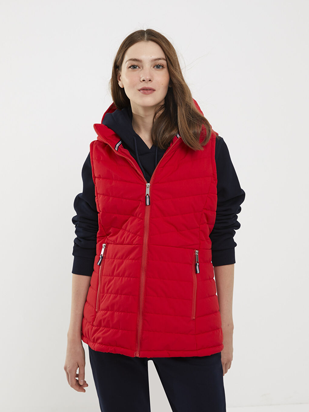 Kırmızı Kadın Kapüşonlu Düz Şişme Yelek-1