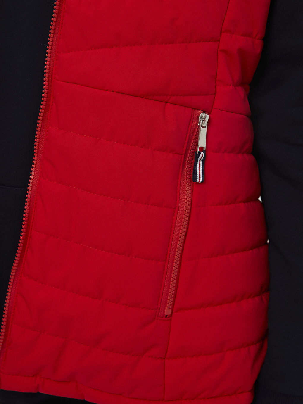 Kırmızı Kadın Kapüşonlu Düz Şişme Yelek-4