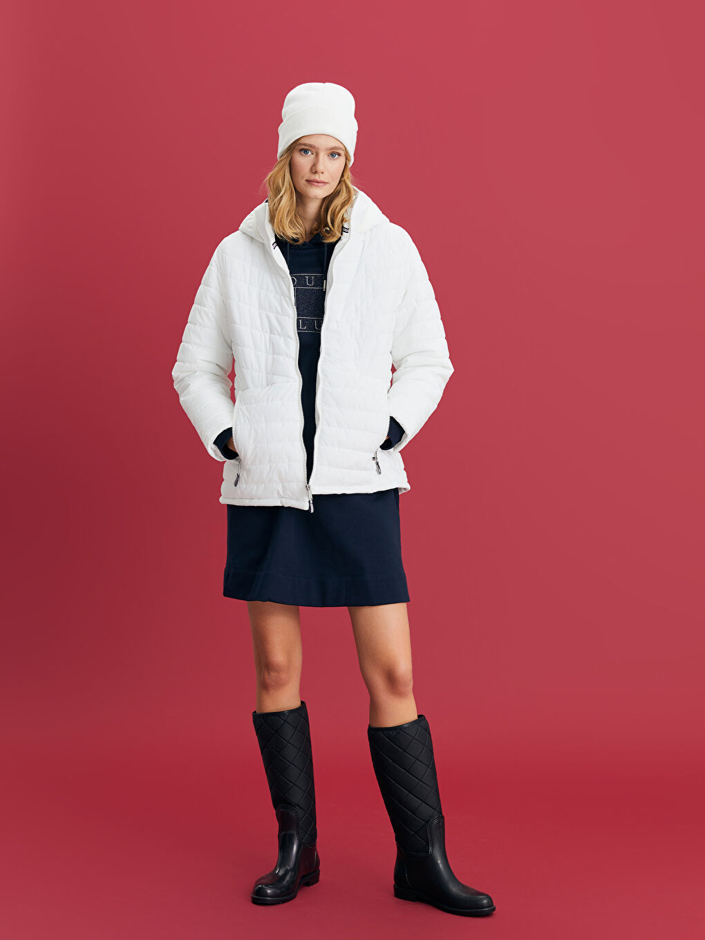 Ekru Kadın Kapüşonlu Düz Şişme Mont-1