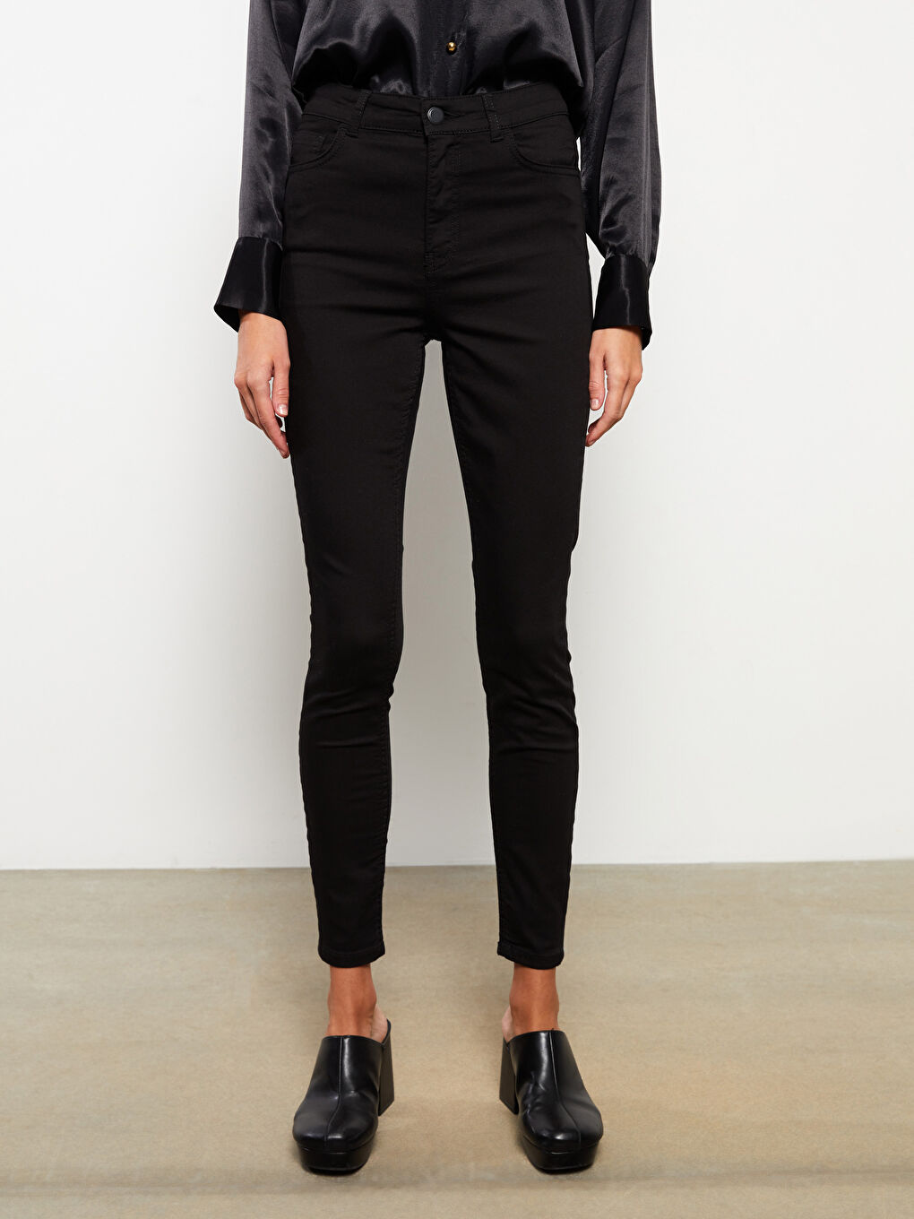 Slim Fit Plain Twill Women's Trousers-2