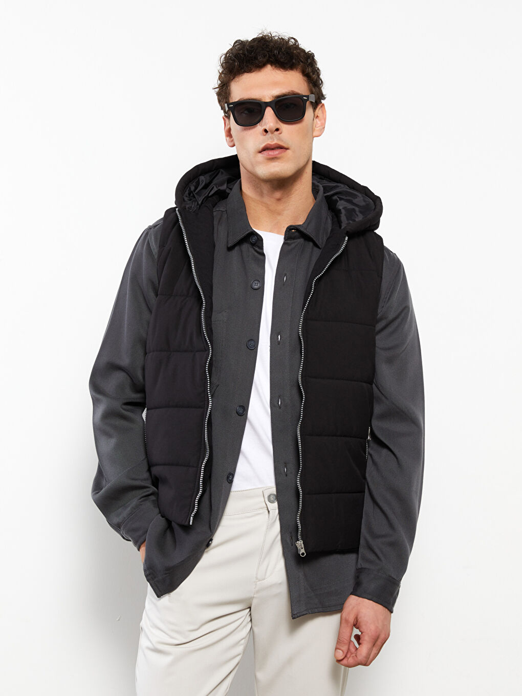 Siyah Standart Kalıp Kapüşonlu Erkek Yelek