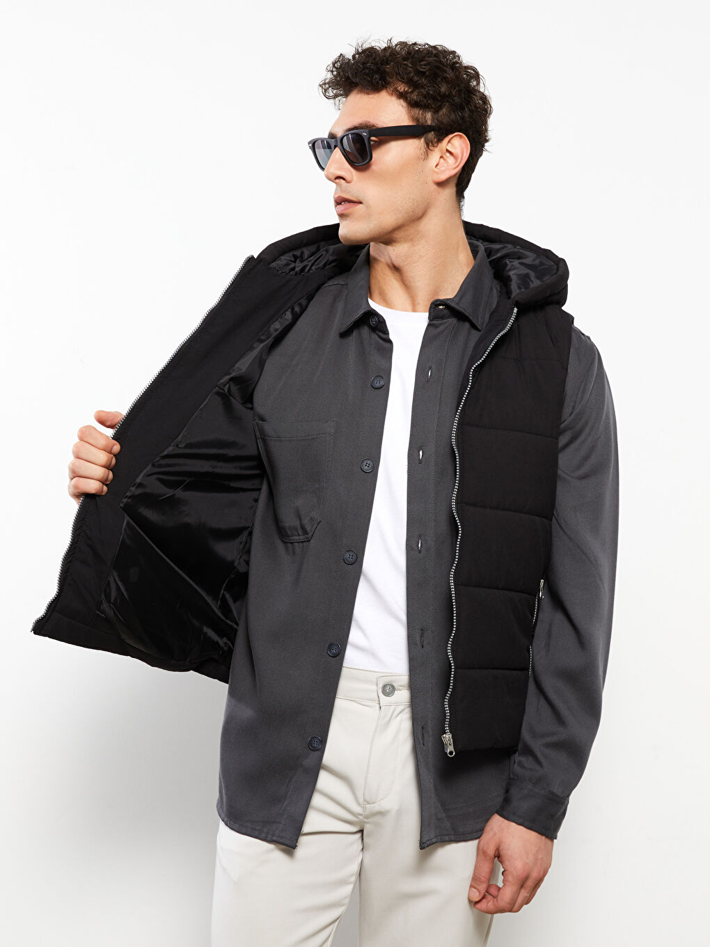 Siyah Standart Kalıp Kapüşonlu Erkek Yelek-1