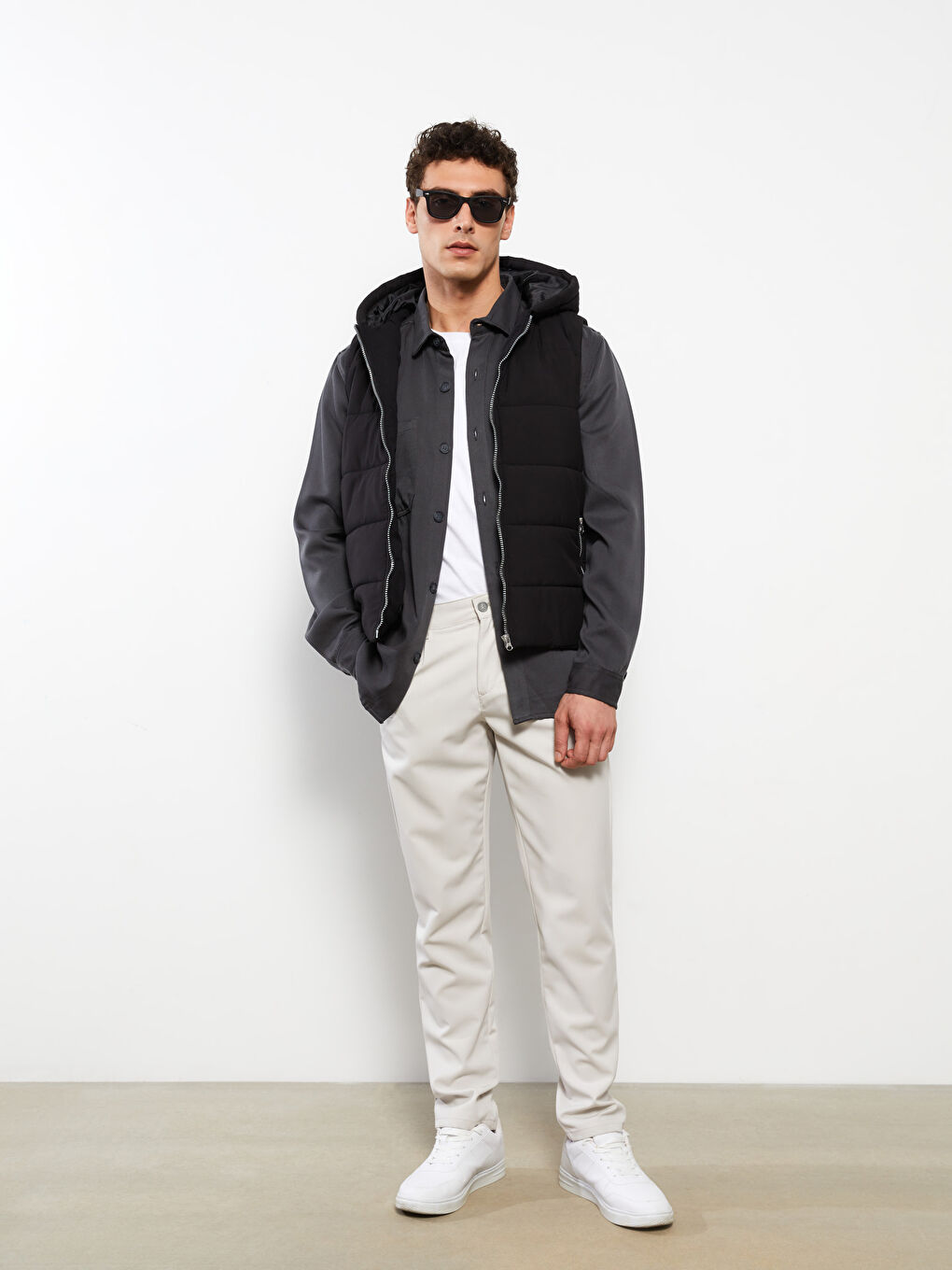 Siyah Standart Kalıp Kapüşonlu Erkek Yelek-2