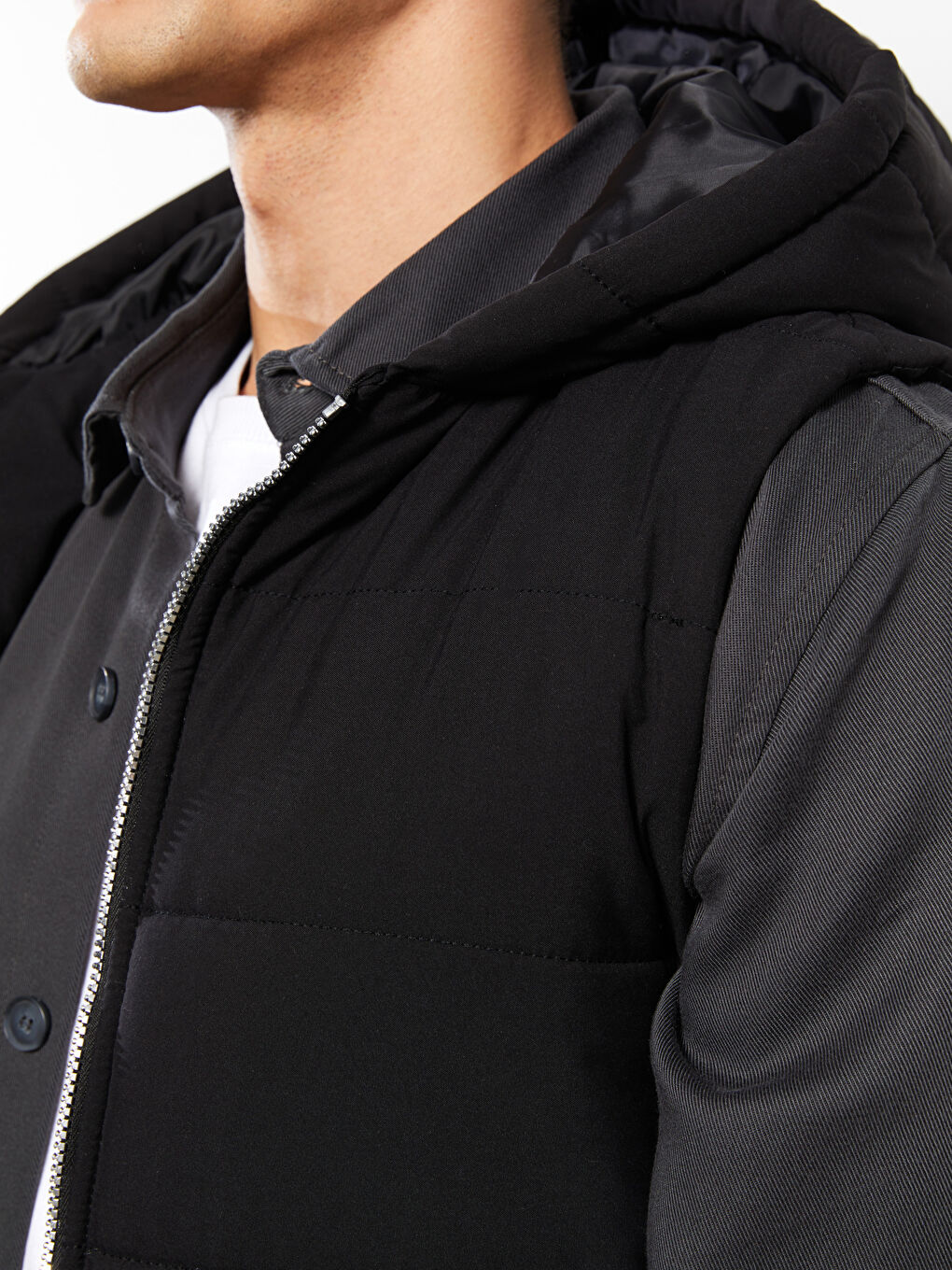 Siyah Standart Kalıp Kapüşonlu Erkek Yelek-3