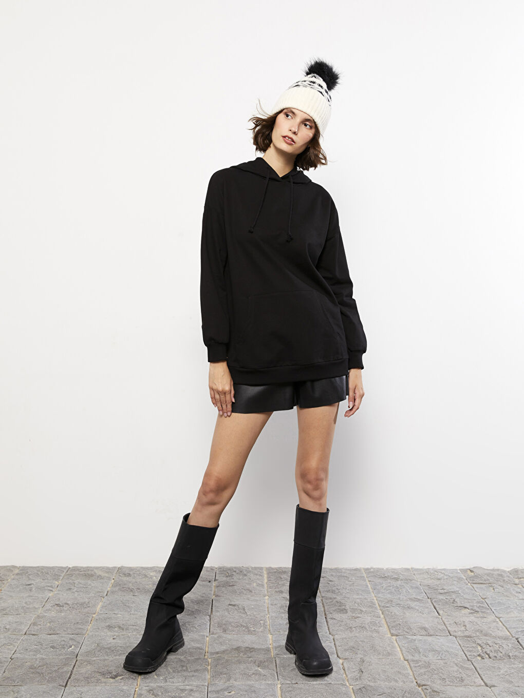 بيريه للسيدات بتفاصيل بومبون ومطبوع-3