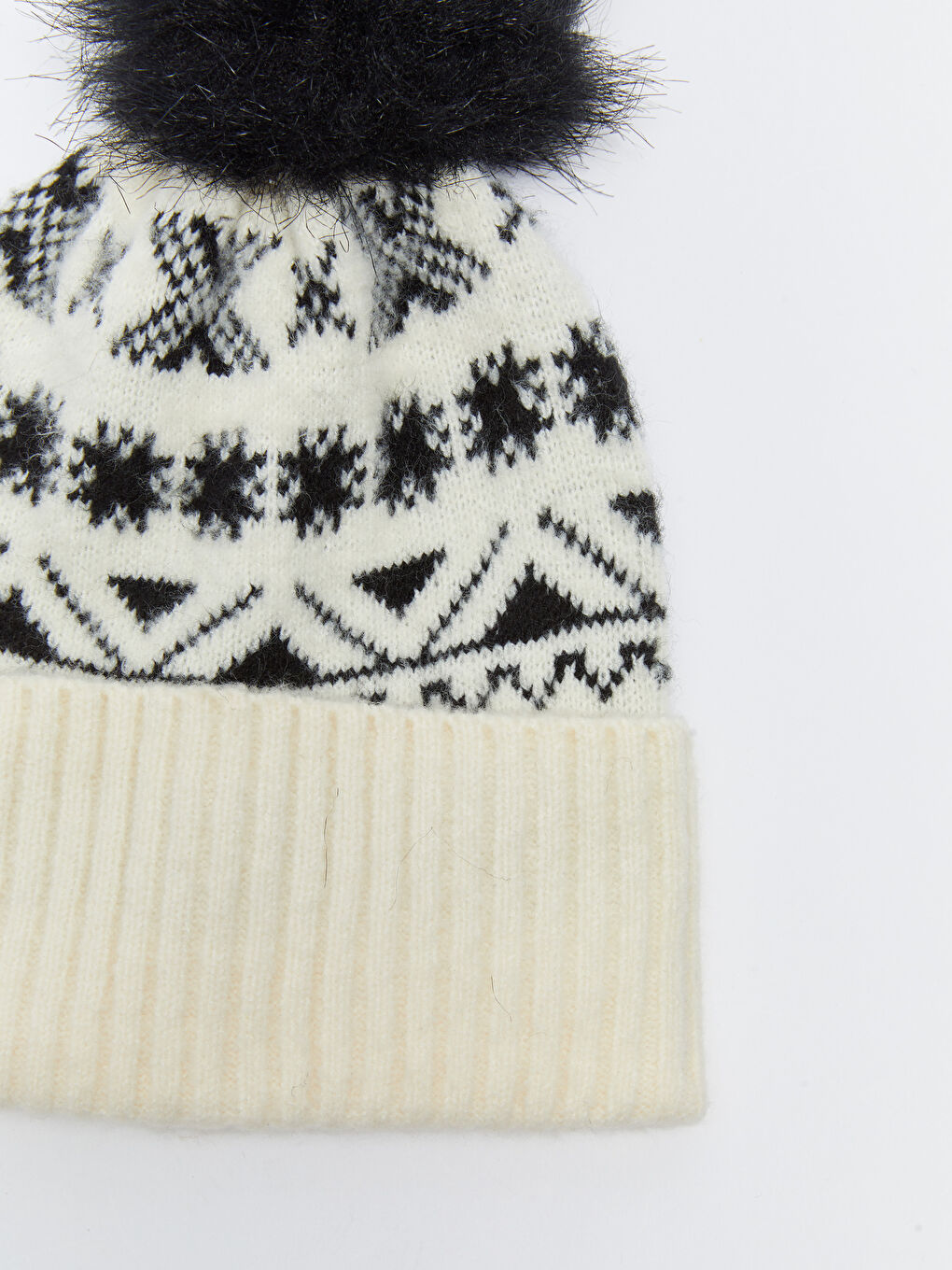 بيريه للسيدات بتفاصيل بومبون ومطبوع-7