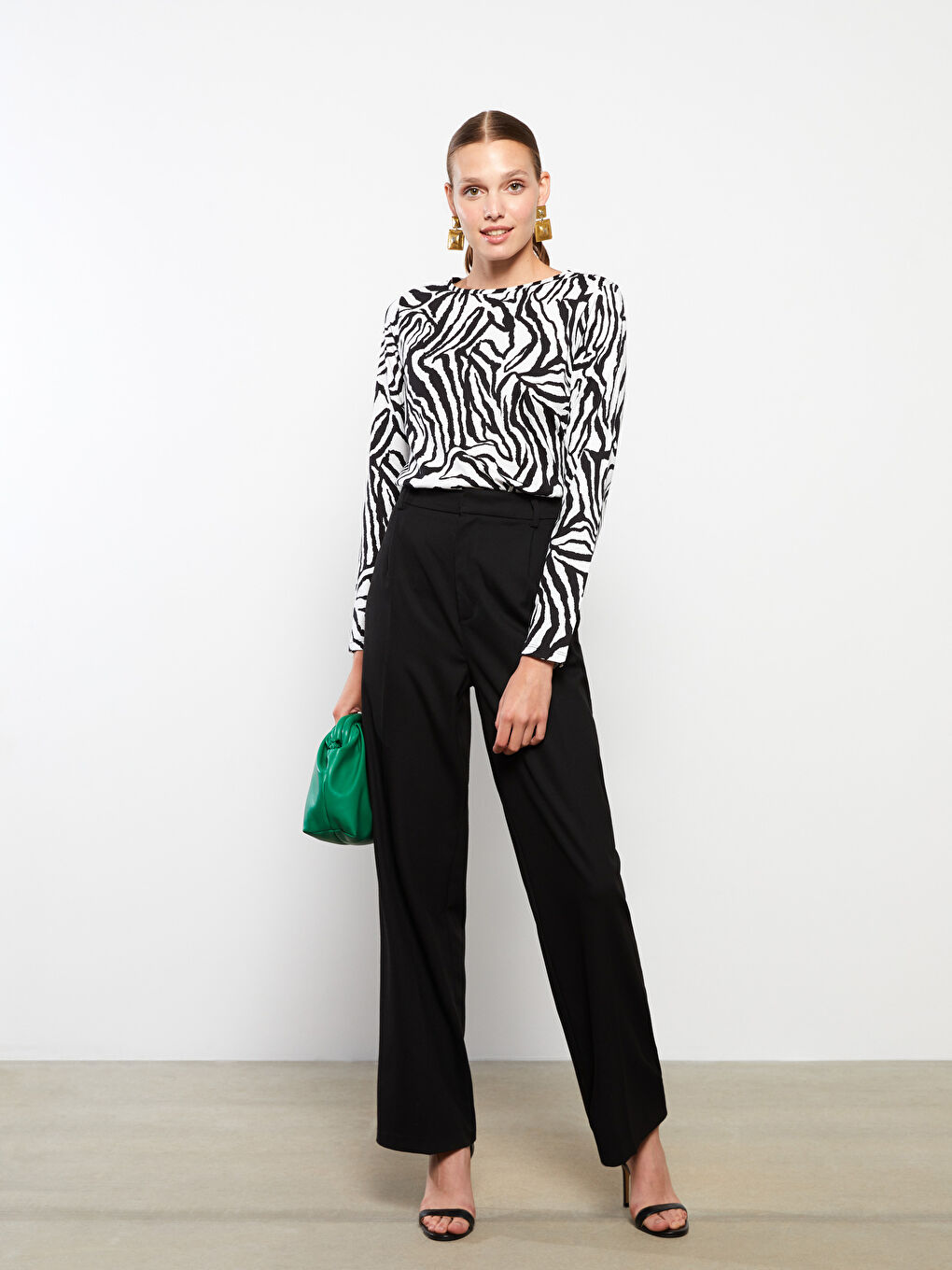 Siyah Bisiklet Yaka Desenli Uzun Kollu Pamuklu Kadın Tişört