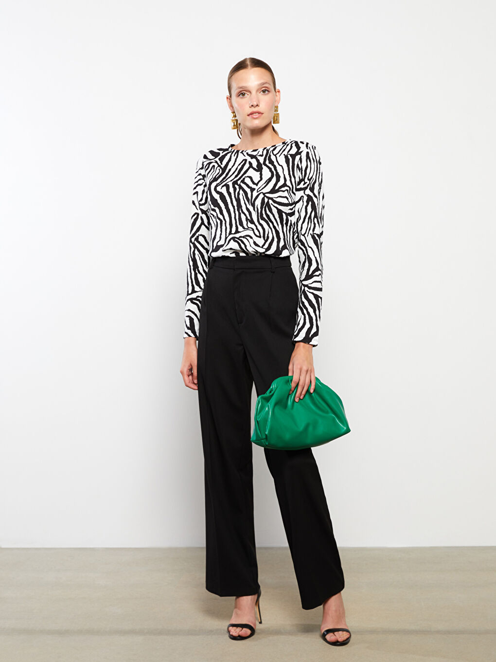 Siyah Bisiklet Yaka Desenli Uzun Kollu Pamuklu Kadın Tişört-2