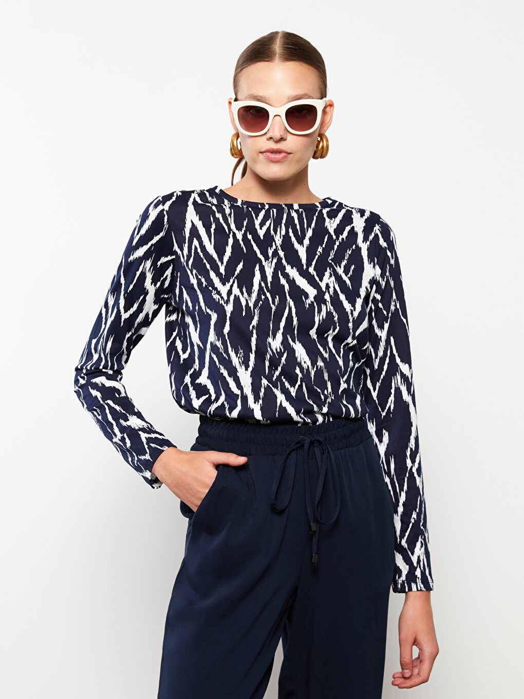 Lacivert Bisiklet Yaka Desenli Uzun Kollu Pamuklu Kadın Tişört