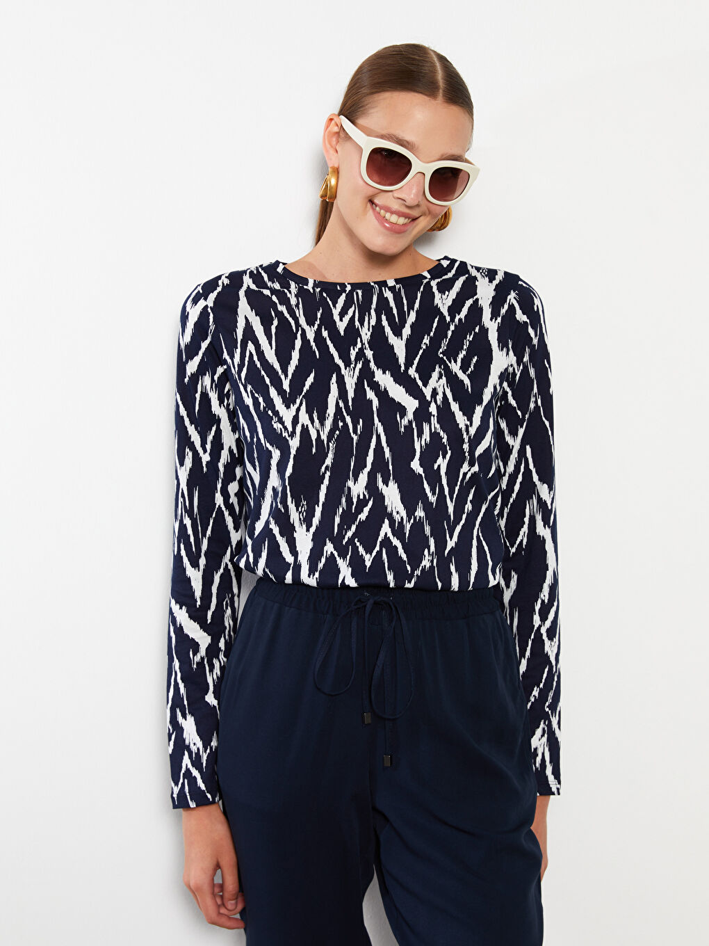 Lacivert Bisiklet Yaka Desenli Uzun Kollu Pamuklu Kadın Tişört-1