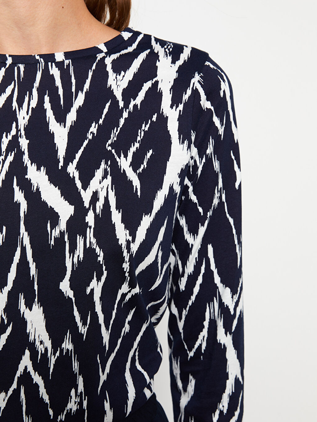 Lacivert Bisiklet Yaka Desenli Uzun Kollu Pamuklu Kadın Tişört-3