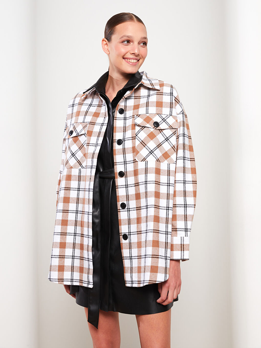 Surchemise à Carreaux Boutonnée en Tweed à Manches Longues pour Femmes