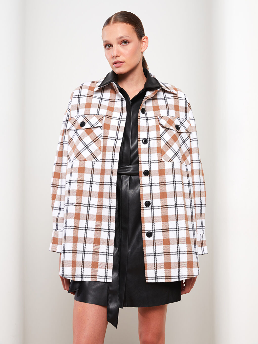 Surchemise à Carreaux Boutonnée en Tweed à Manches Longues pour Femmes-1