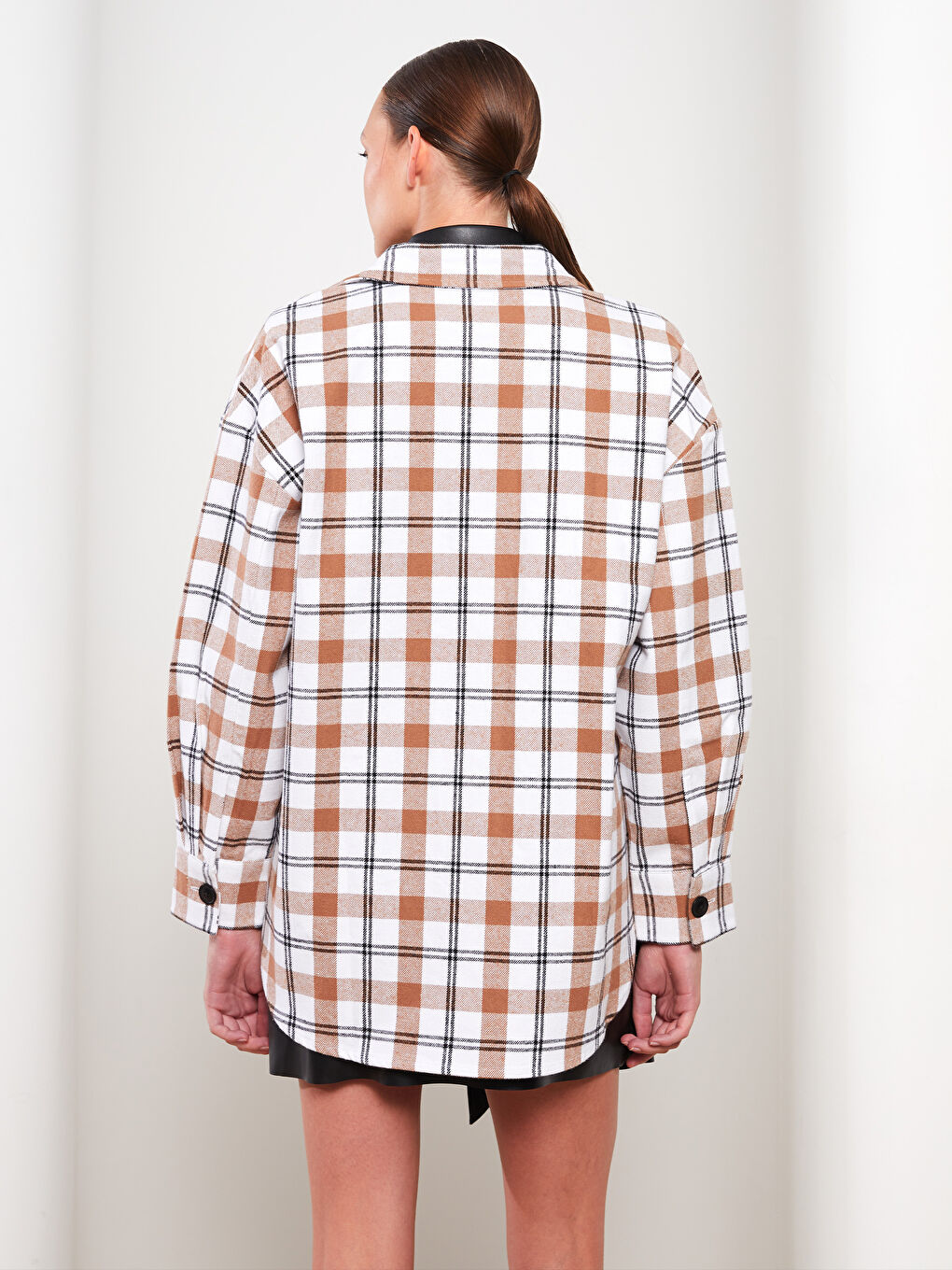 Surchemise à Carreaux Boutonnée en Tweed à Manches Longues pour Femmes-4