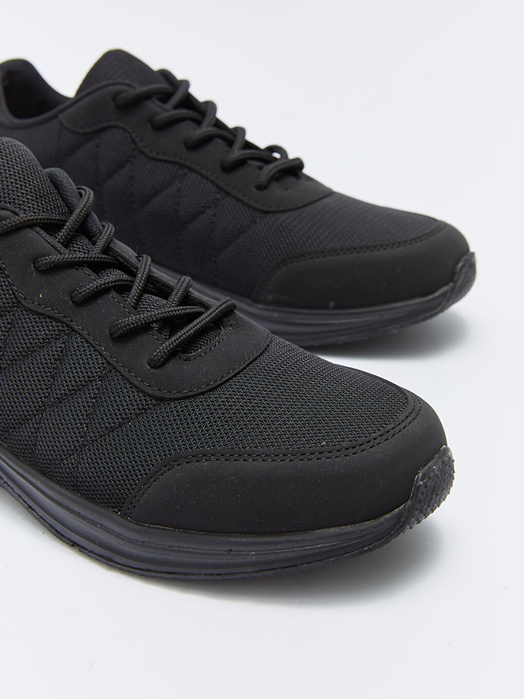 Siyah Bağcıklı File Detaylı Erkek Spor Ayakkabı-2