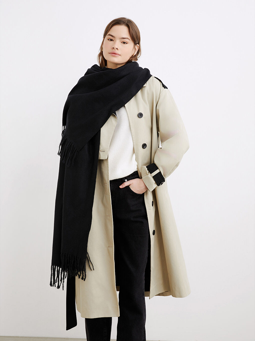 Siyah Düz Püsküllü Kadın Atkı