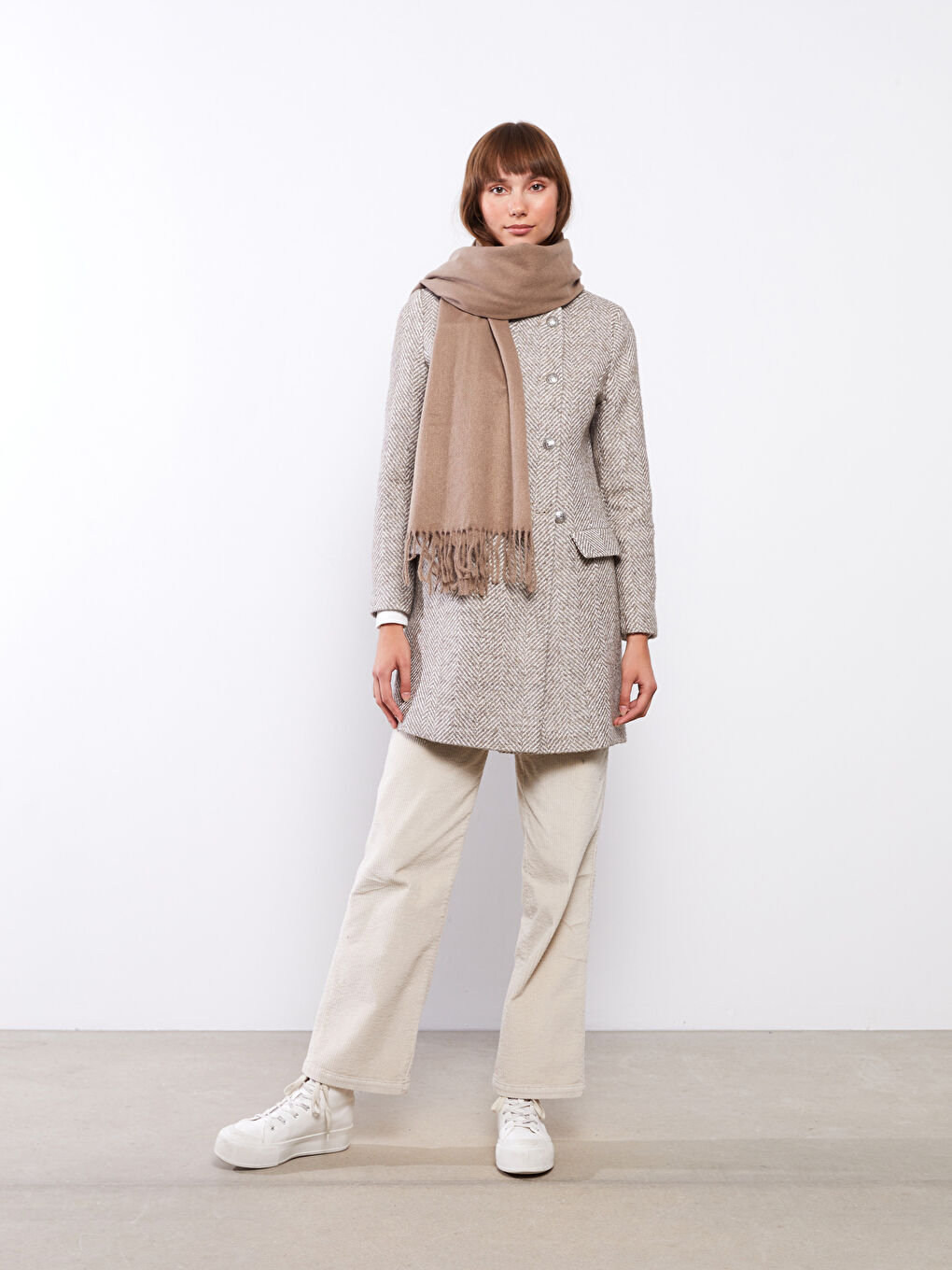 Kahverengi Düz Püsküllü Kadın Atkı-1