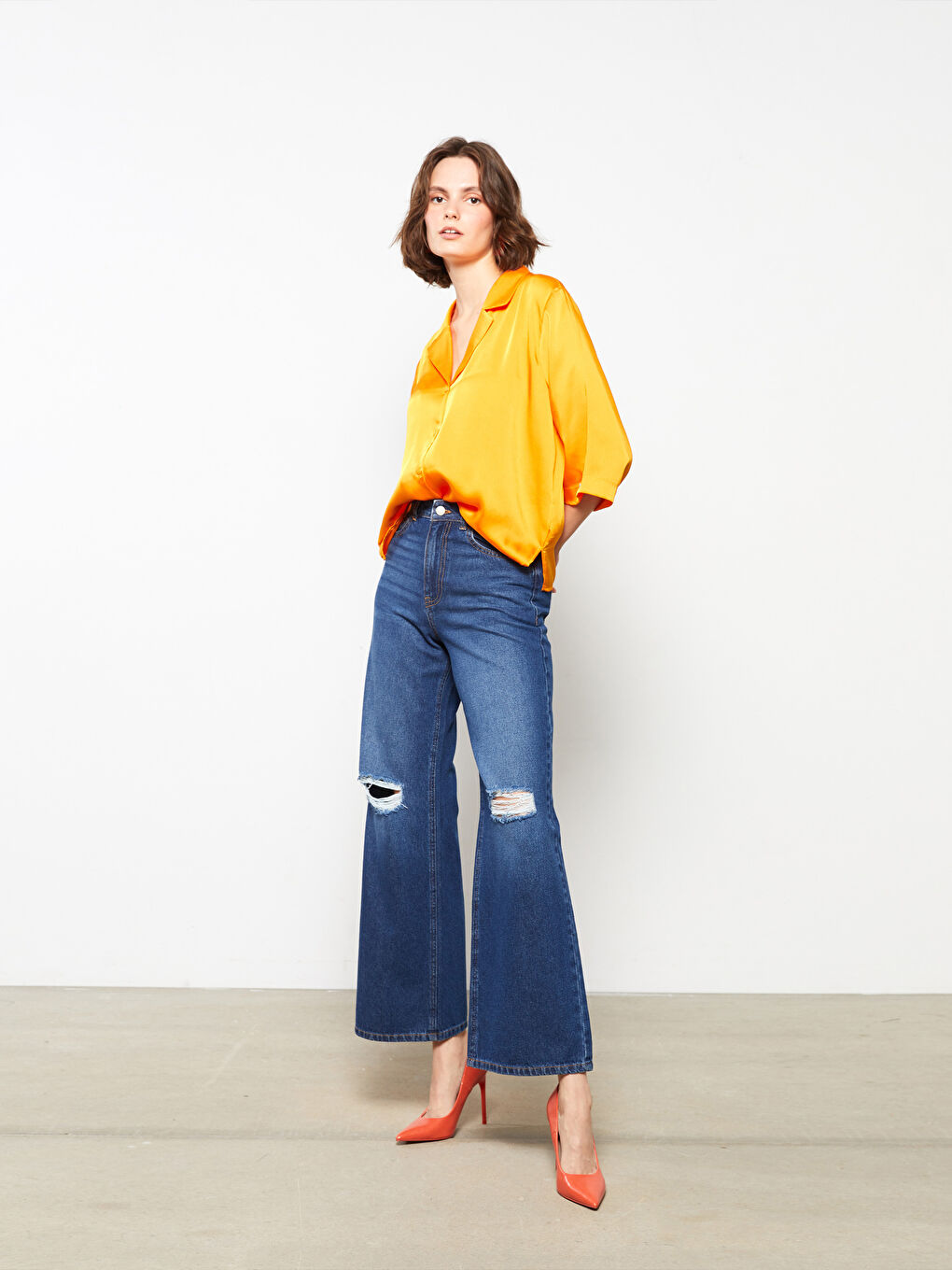 جينز روديو بوسط عالي ورِجل واسعة مستقيمة بتفاصيل مقطعة للسيدات-1