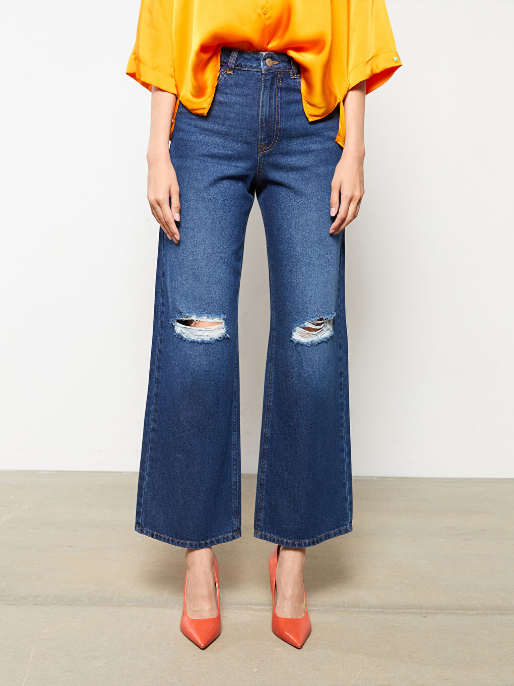 جينز روديو بوسط عالي ورِجل واسعة مستقيمة بتفاصيل مقطعة للسيدات-3