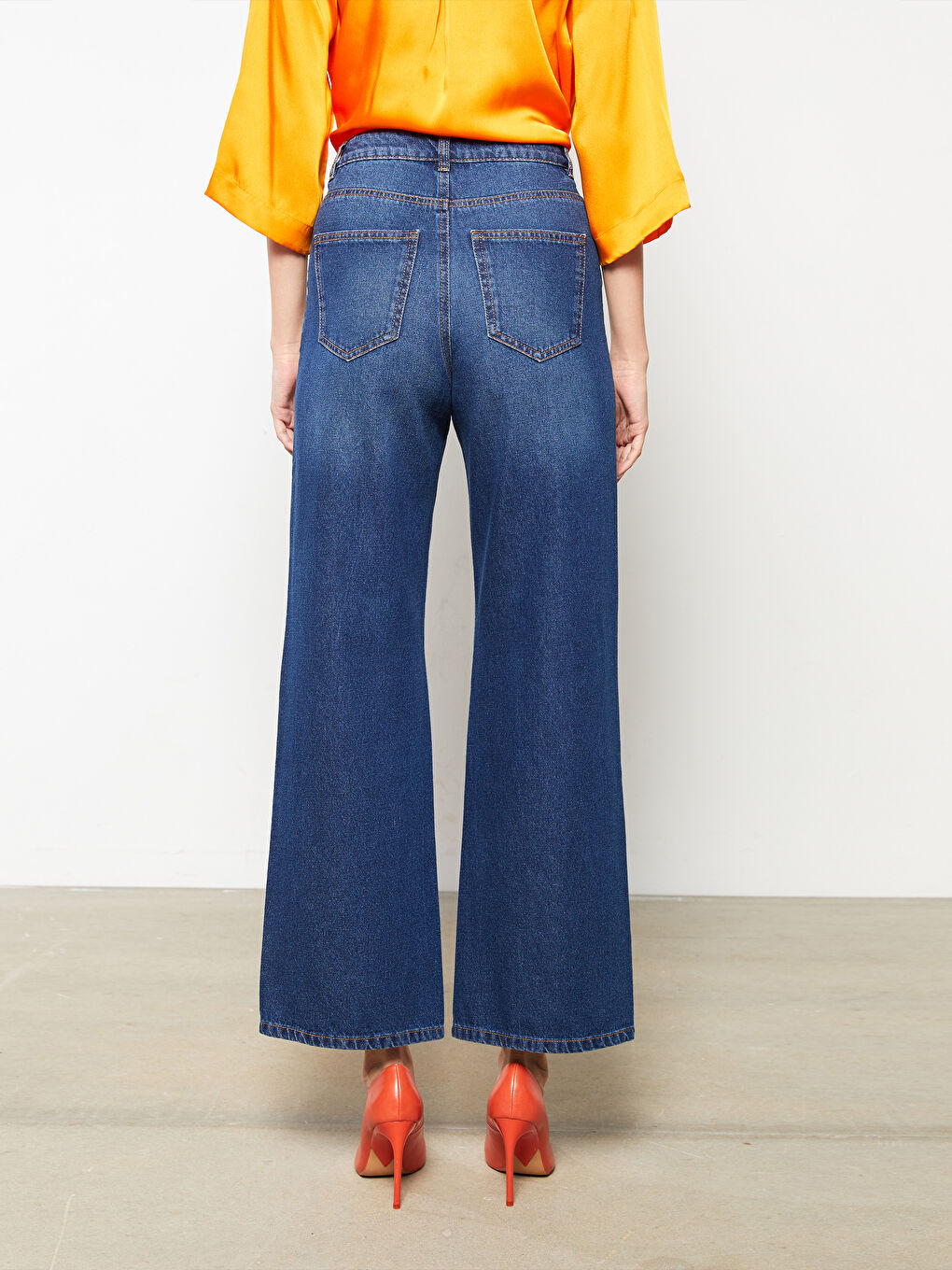 جينز روديو بوسط عالي ورِجل واسعة مستقيمة بتفاصيل مقطعة للسيدات-4