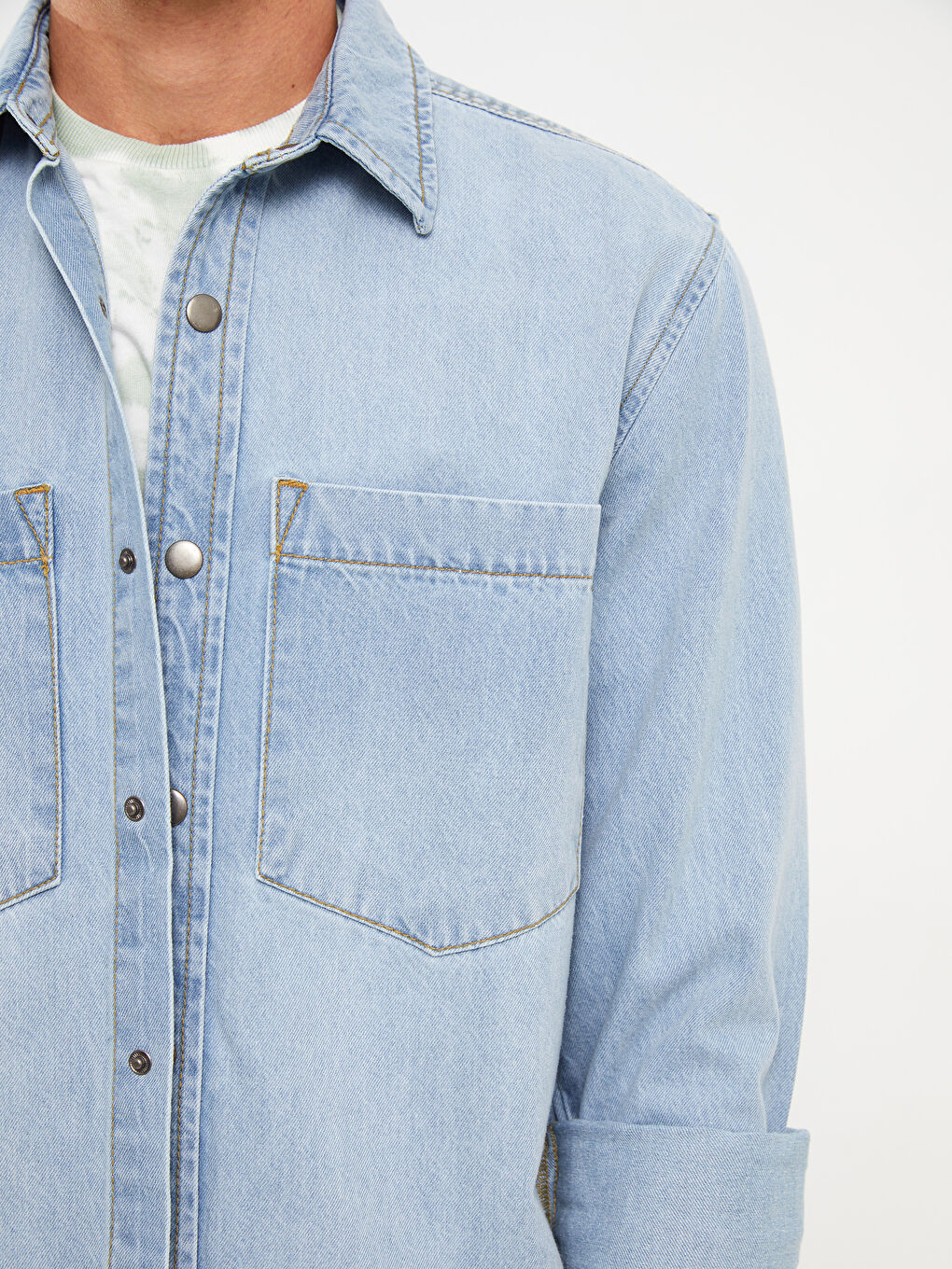 Риза от дънков плат за мъже с дълъг ръкав и редовна кройка-3