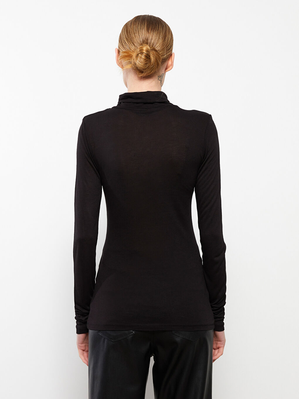 Siyah Dik Yaka Düz Uzun Kollu Kadın Body-4