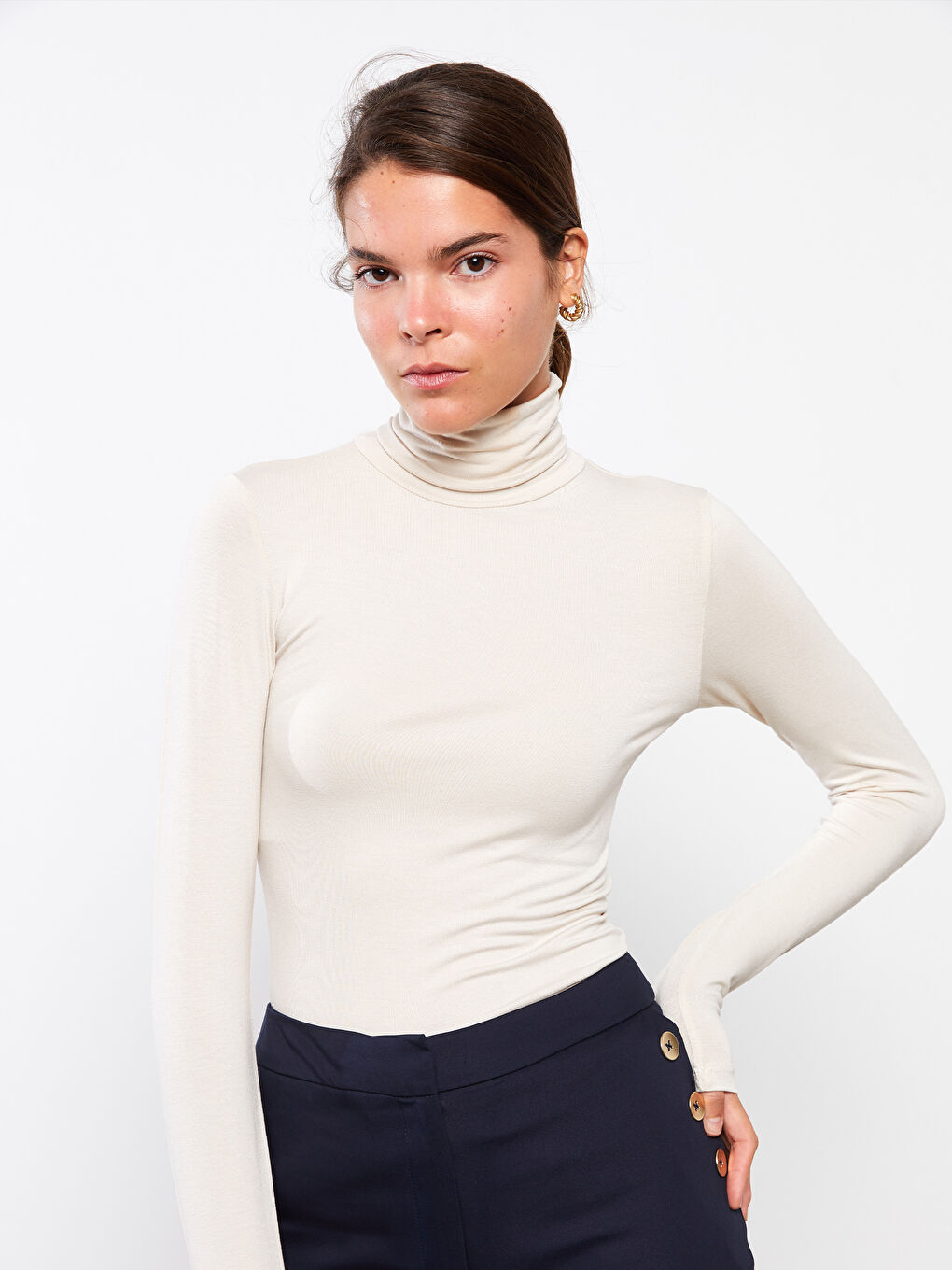 Bej Dik Yaka Düz Uzun Kollu Kadın Body-1