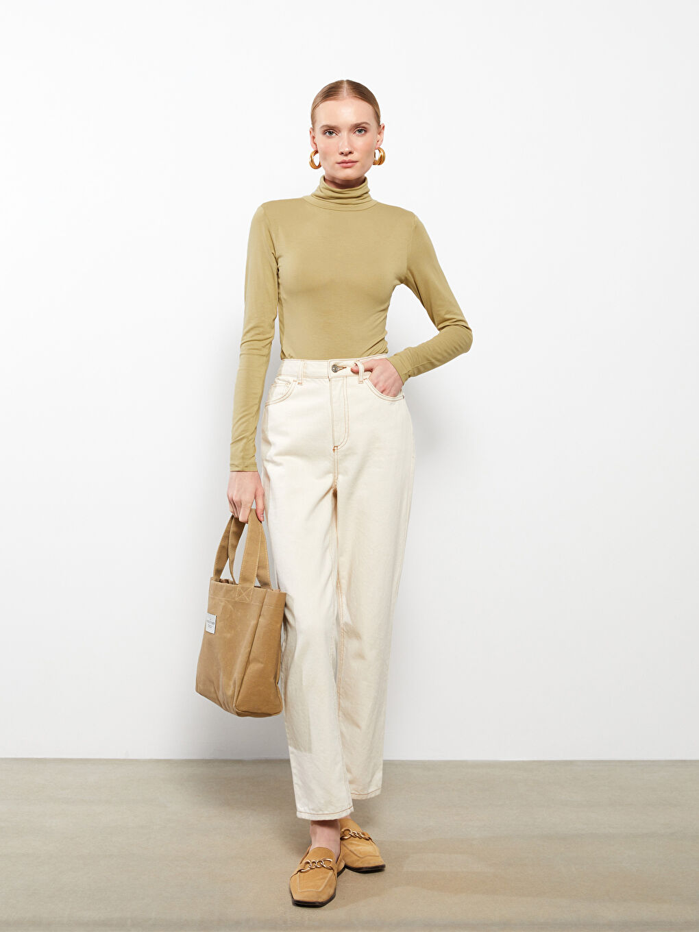 Bej Dik Yaka Düz Uzun Kollu Kadın Body-2