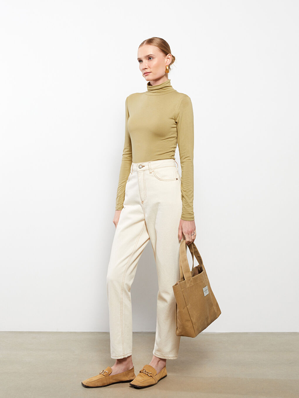 Bej Dik Yaka Düz Uzun Kollu Kadın Body-3