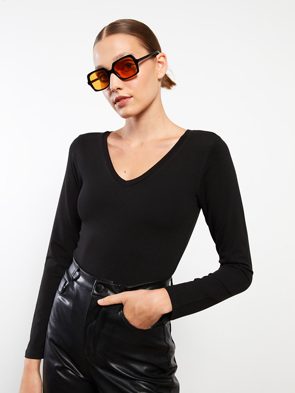 Siyah V Yaka Düz Uzun Kollu Kadın Body