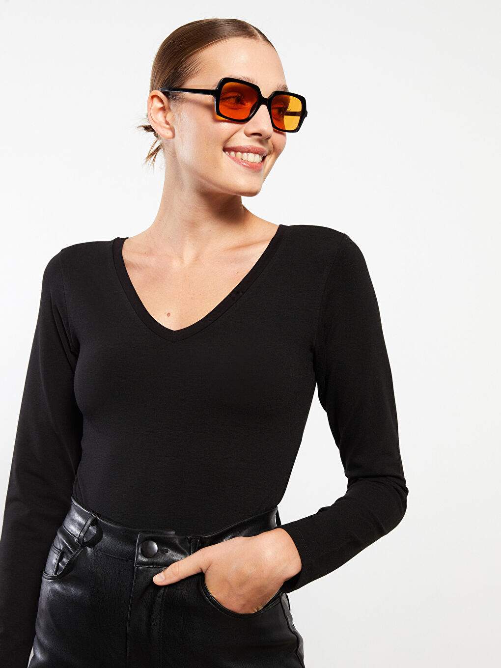 Siyah V Yaka Düz Uzun Kollu Kadın Body-1