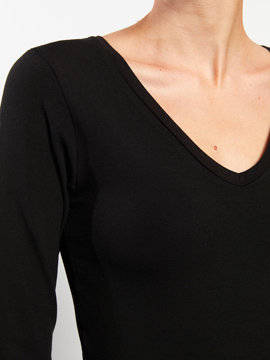 Siyah V Yaka Düz Uzun Kollu Kadın Body-3