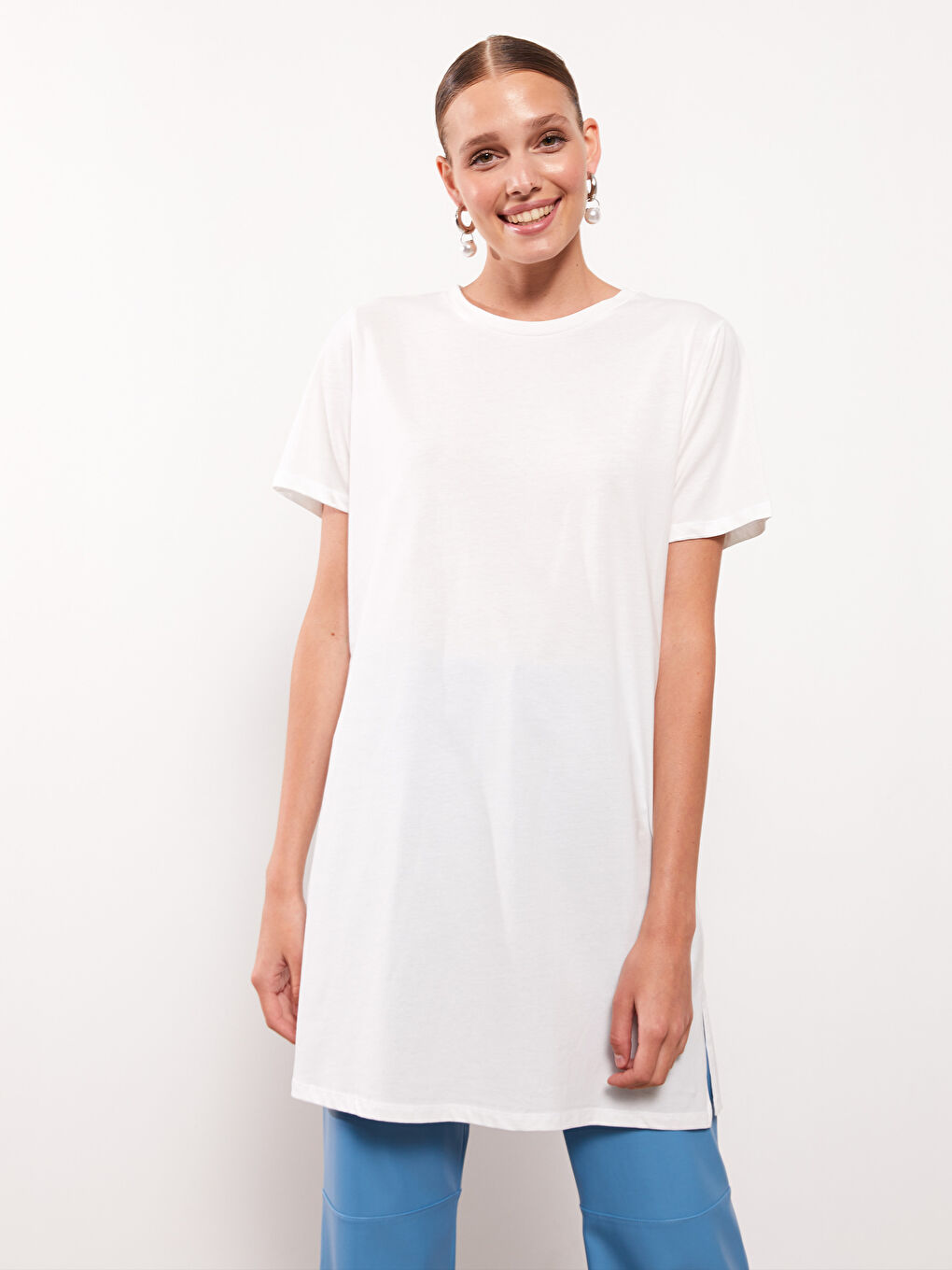 Beyaz Bisiklet Yaka Düz Kısa Kollu Pamuklu Oversize Kadın Tunik-2