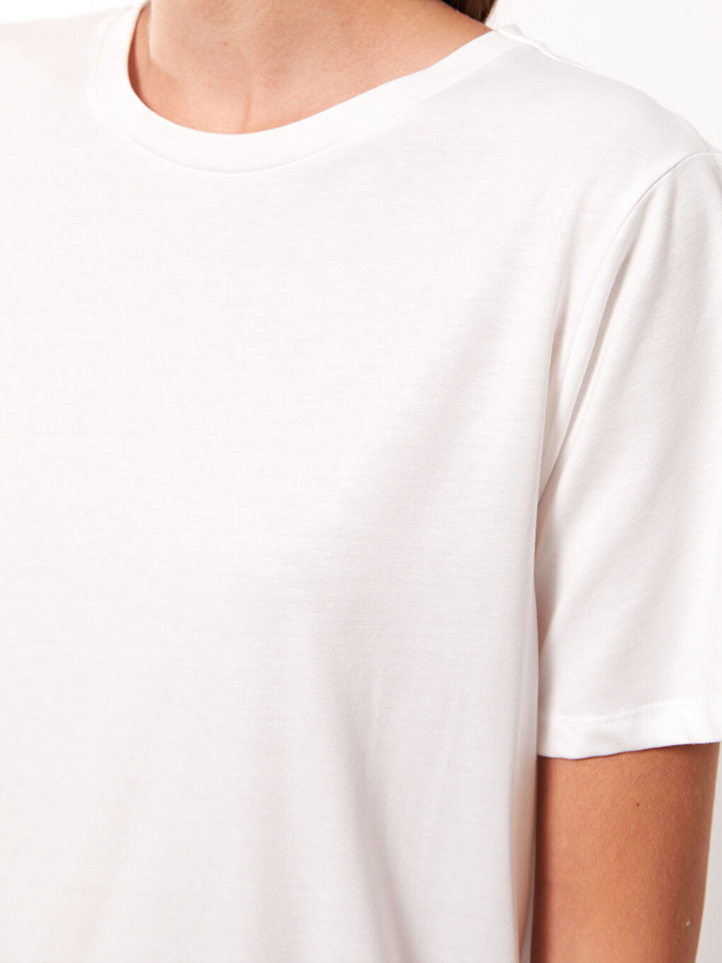 Beyaz Bisiklet Yaka Düz Kısa Kollu Pamuklu Oversize Kadın Tunik-3