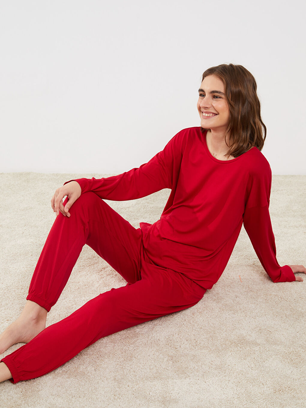 Kırmızı Bisiklet Yaka Yılbaşı Temalı Kadın Pijama Takımı-1