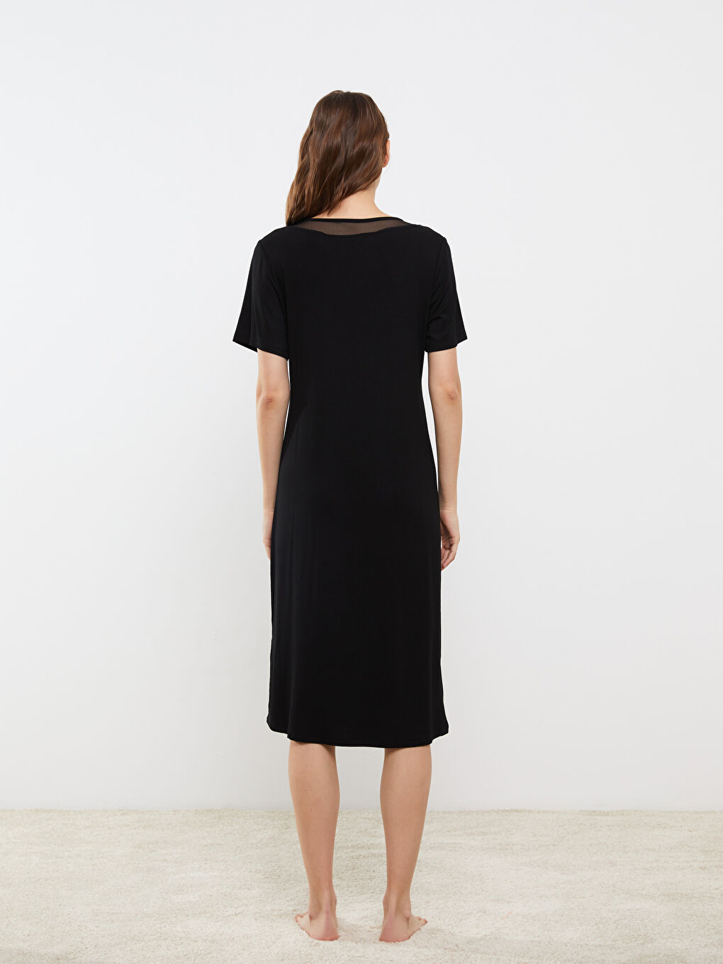 Siyah V Yaka Düz Kısa Kollu Kadın Gecelik-4